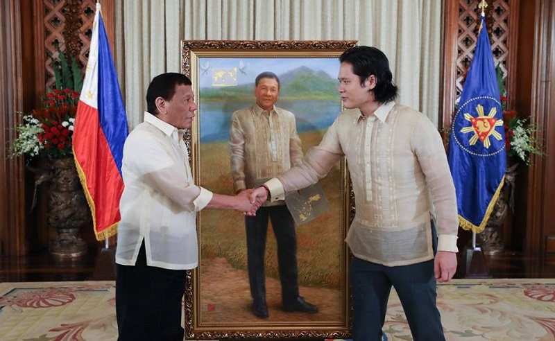 Filipino-Chinese Artist Paints President Duterte's Portrait 2