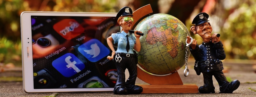 12 Reminders for Using Social Media When Working Abroad