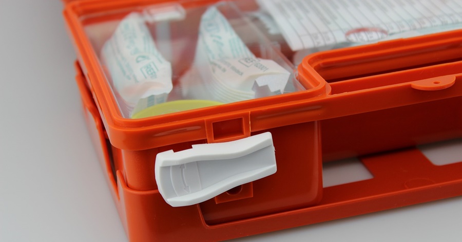 12 Must-Have Items in Your First Aid Kit