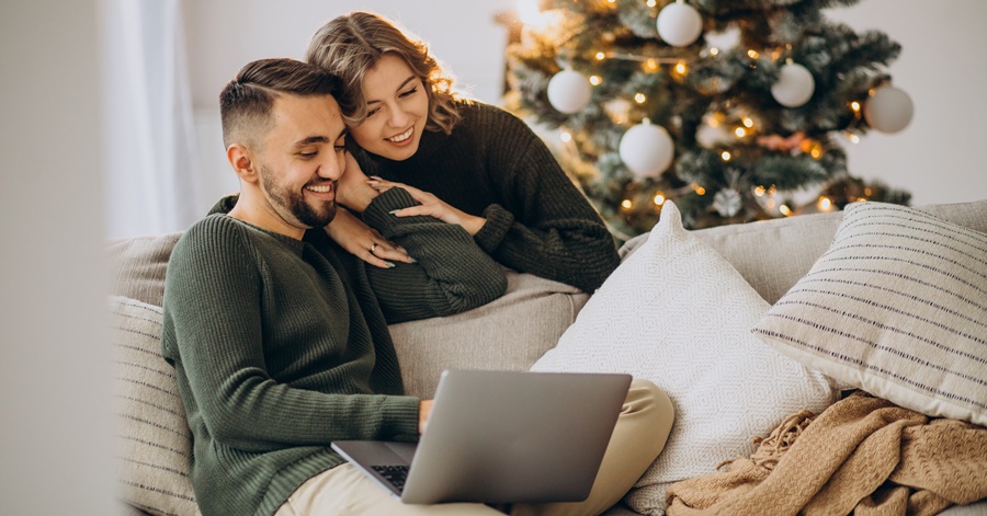 10 Essential Tips to Virtually Celebrate the Holidays With Your Family this 2020