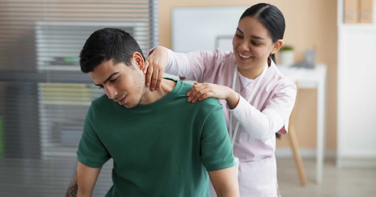 how to apply as a physical therapist in the UK